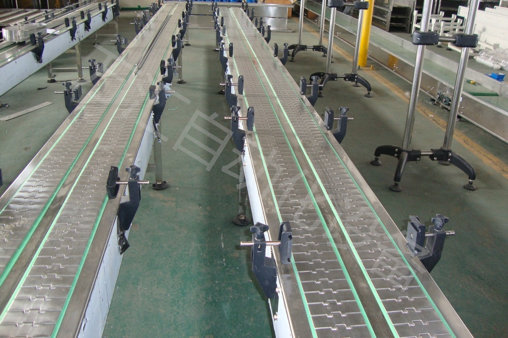 鏈板輸送機在飲料生產使用案列.jpg 鏈板輸送機在飲料生產使用案列.jpg