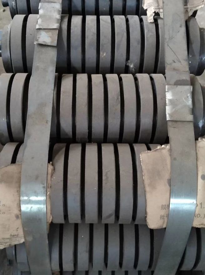 帶式輸送機(jī)調(diào)心托輥.jpg 帶式輸送機(jī)調(diào)心托輥.jpg