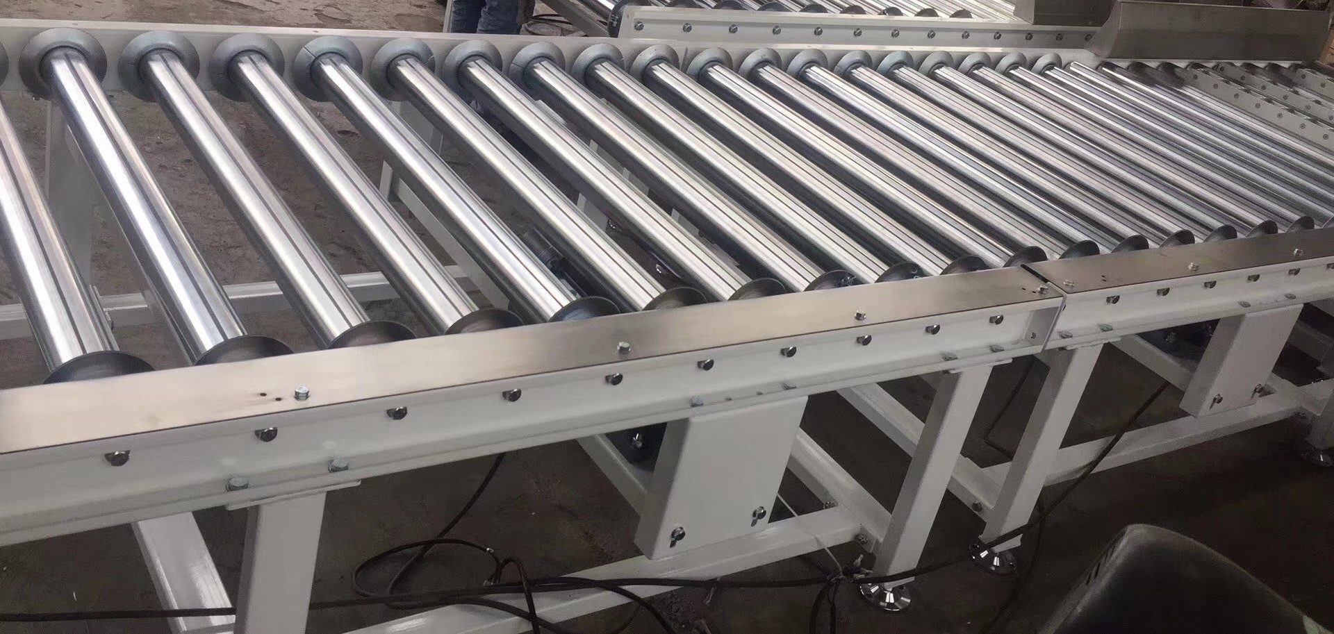 輥道輸送機(jī)74272.jpg 輥道輸送機(jī)74272.jpg